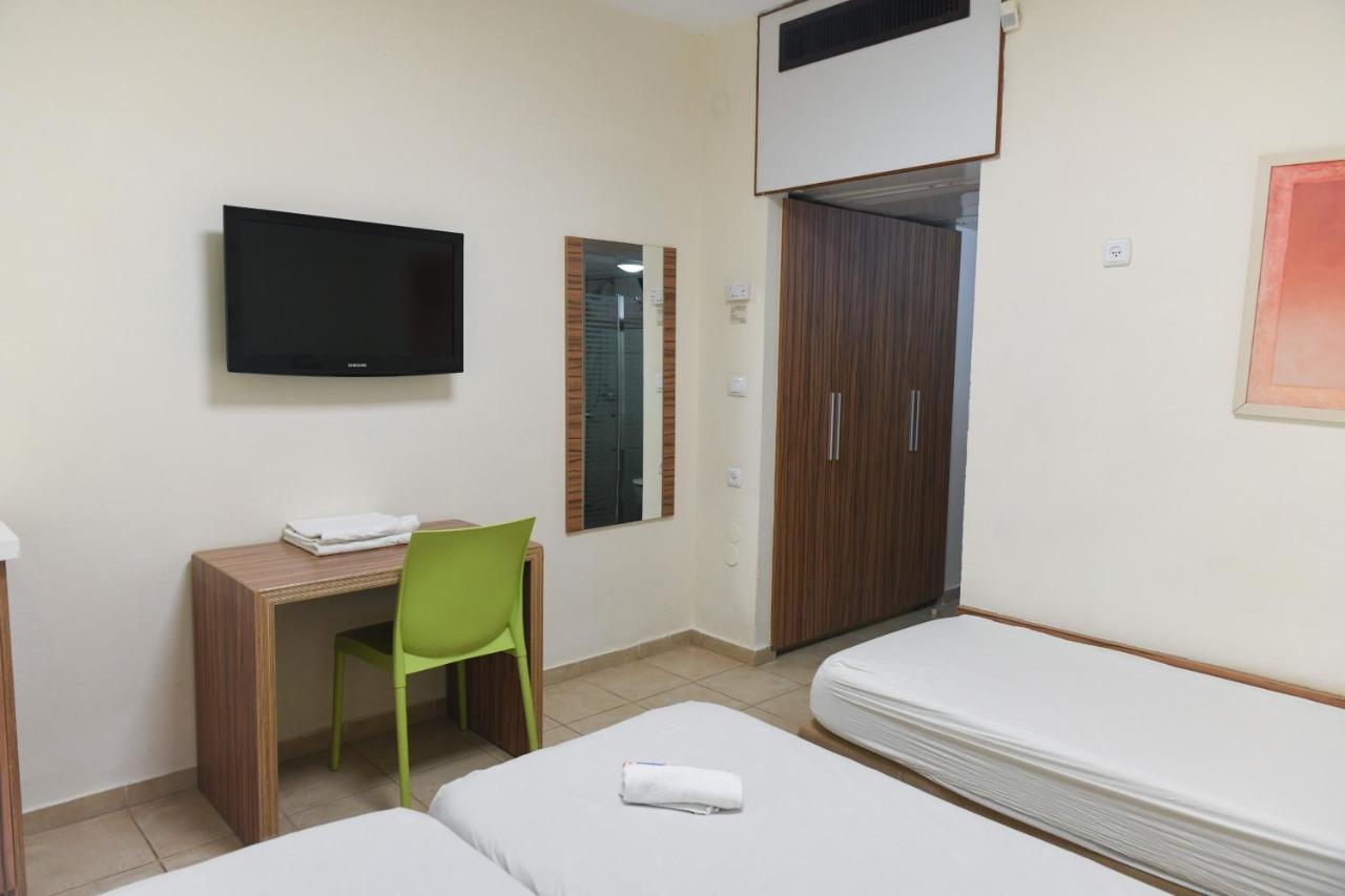 Hi - Karei Deshe Hostel Khirbet Minim Exteriör bild